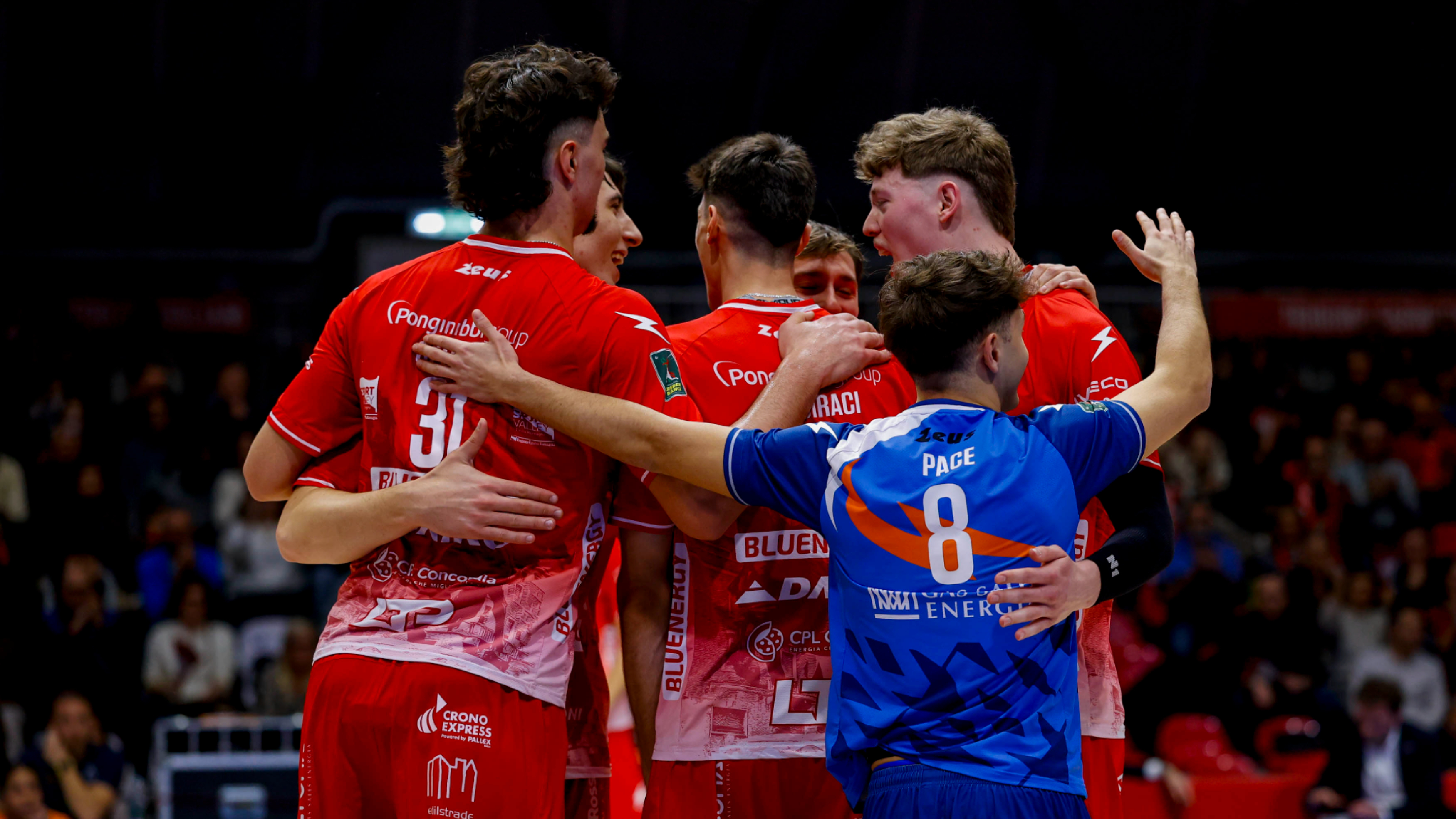 开云-重磅！菲尼克斯太阳战术微调备战CBA季后赛阿森纳围绕欧超杯防线松动，波尔图围绕意甲防线松动(斯图加特球衣)